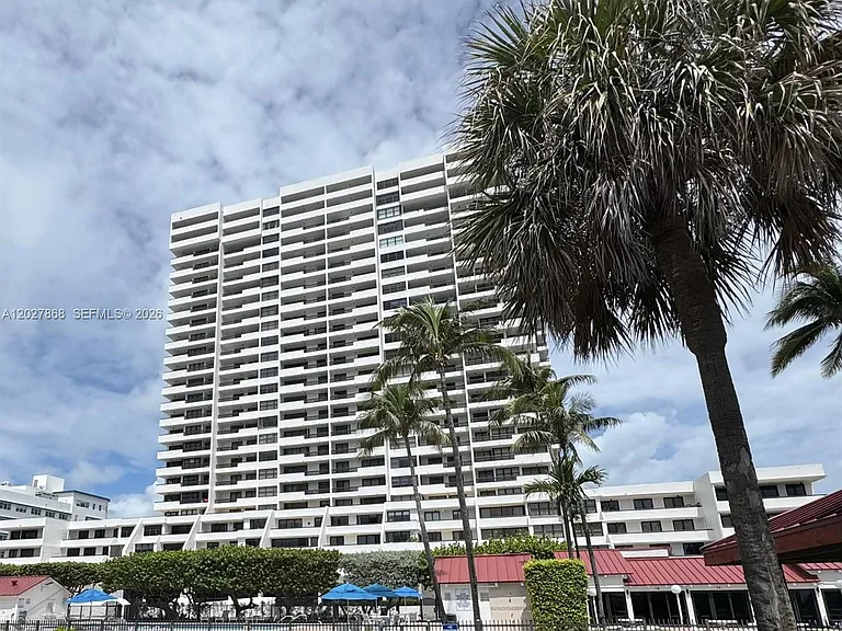 2555 Collins Ave #1400 — Photo 15
