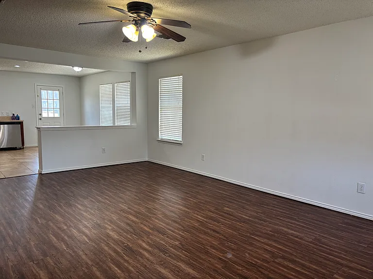1657 Knight Trl — Photo 2