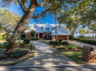 827 Choctaw Ln, Shalimar, FL 32579