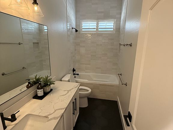 5th image of 733 E Torrey Pines Pl
