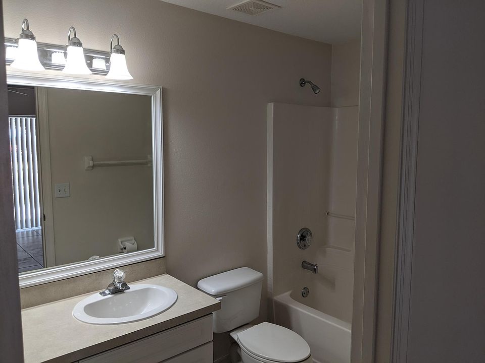 2nd image of 211 S Boyd St