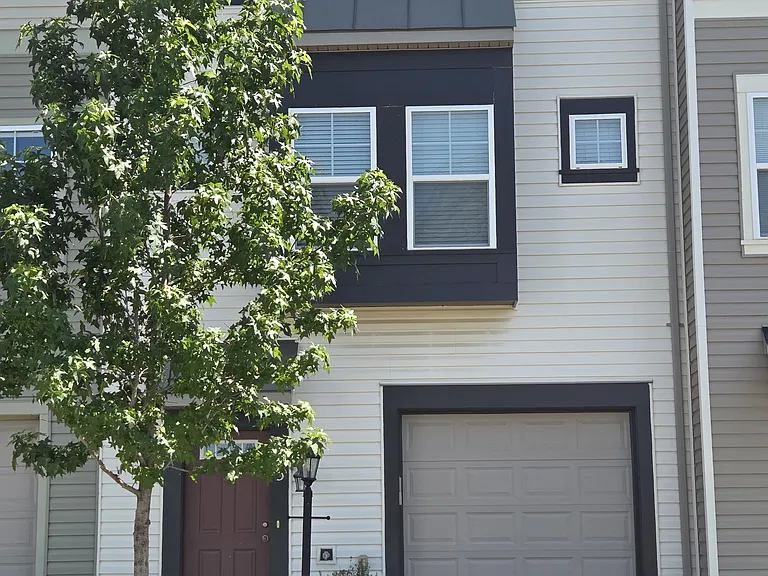 245 Crofton Ct — Photo 2
