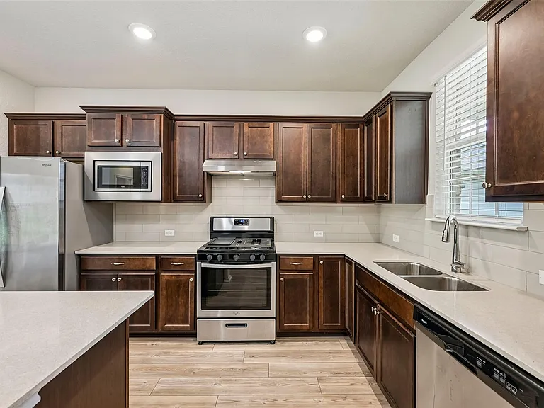 401 Yorktown St — Photo 8