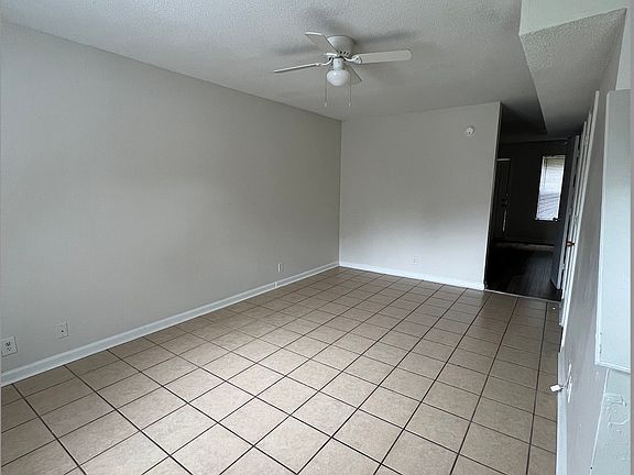 2nd image of 106 Hickory Trce APT 4