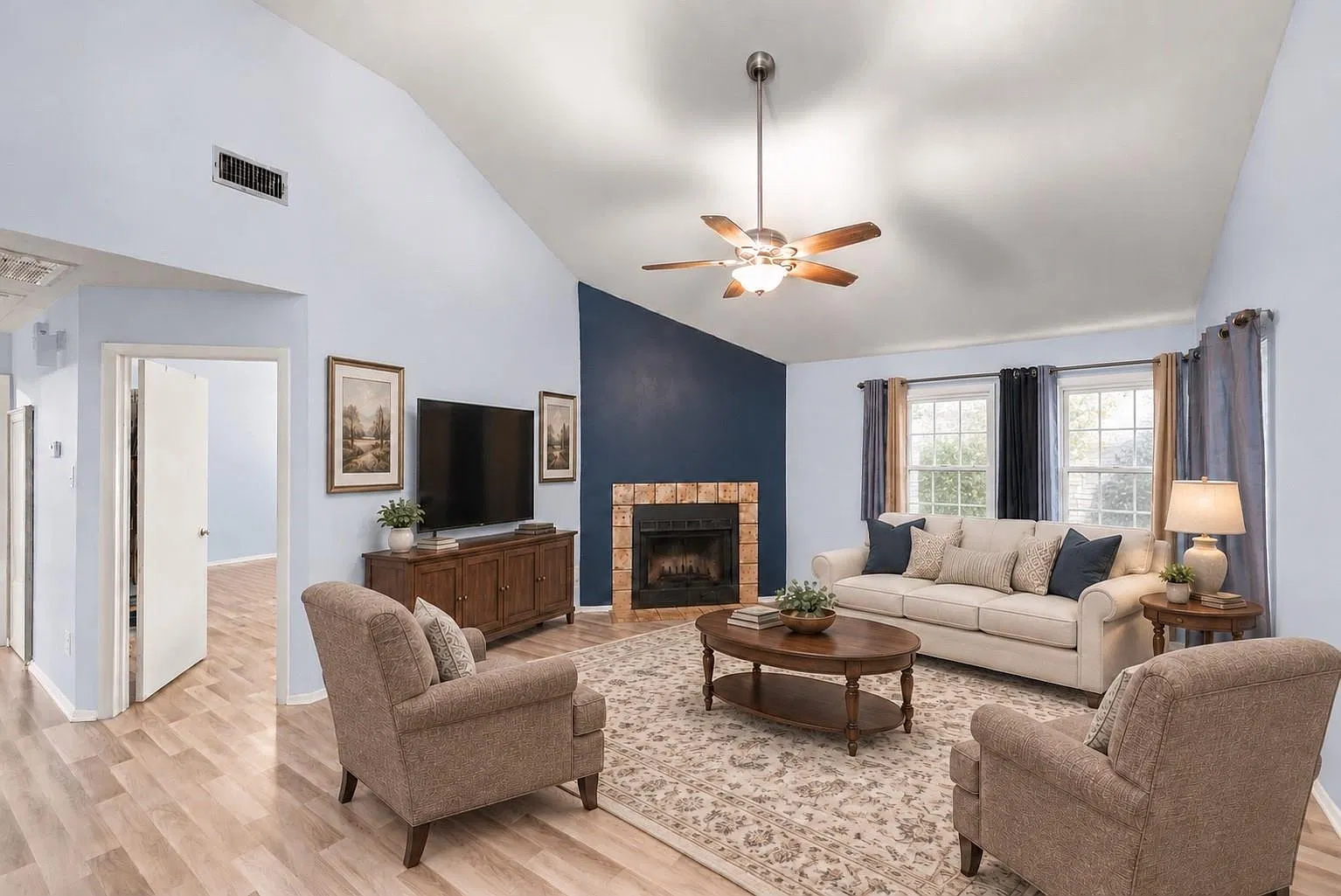 3 bed, 2.0 bath, 1260 sqft, $1,850 — Photo 3