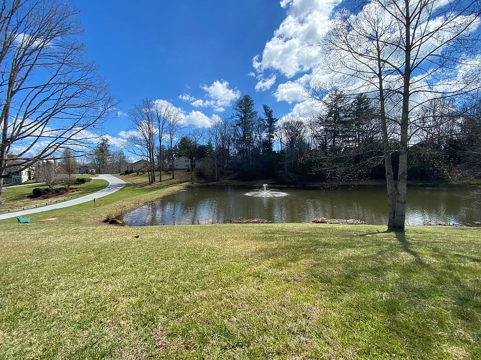 165 Farm Ln
