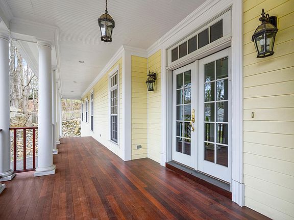 2nd image of 5 Country Ln