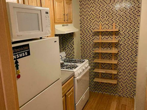 2nd image of 2355 E 12th St APT 4R