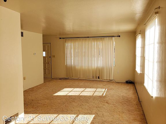4th image of 901 N Butler Ave