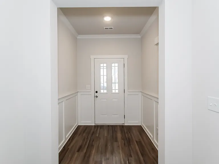 504 The Heights Ln — Photo 8