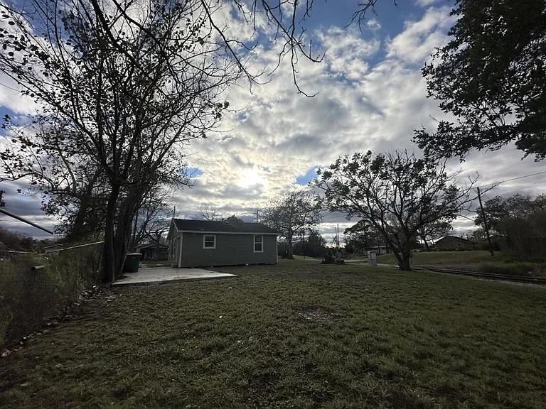 804 E Water St — Photo 4
