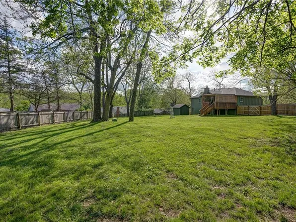 325 NE Chapel Ct, Lees Summit, MO 64064