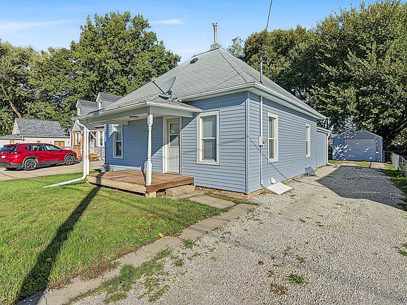 3rd image of 911 Leland Ave