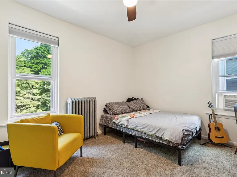 460 Martin St — Photo 12