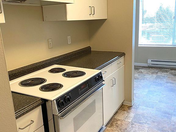 4th image of 1004 S Cloverdale St #8a8kffyjw