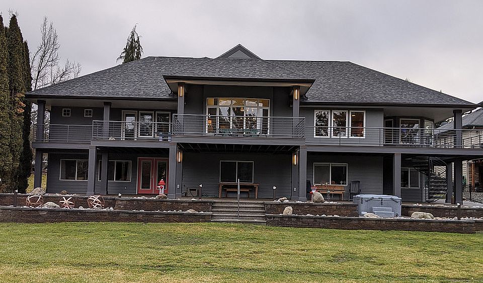 2nd image of 111 E Meadow Lane Rd