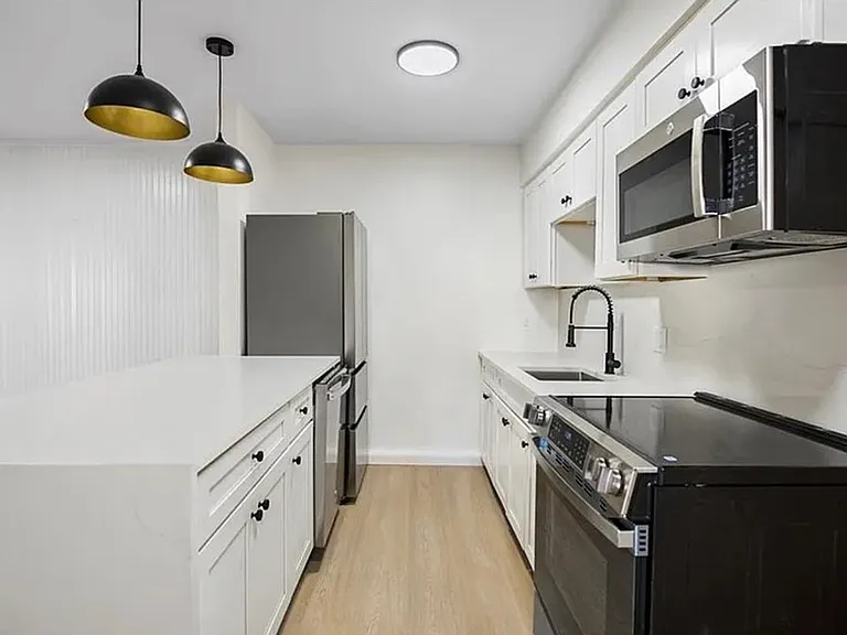 400 Narragansett Pkwy #C7 — Photo 2