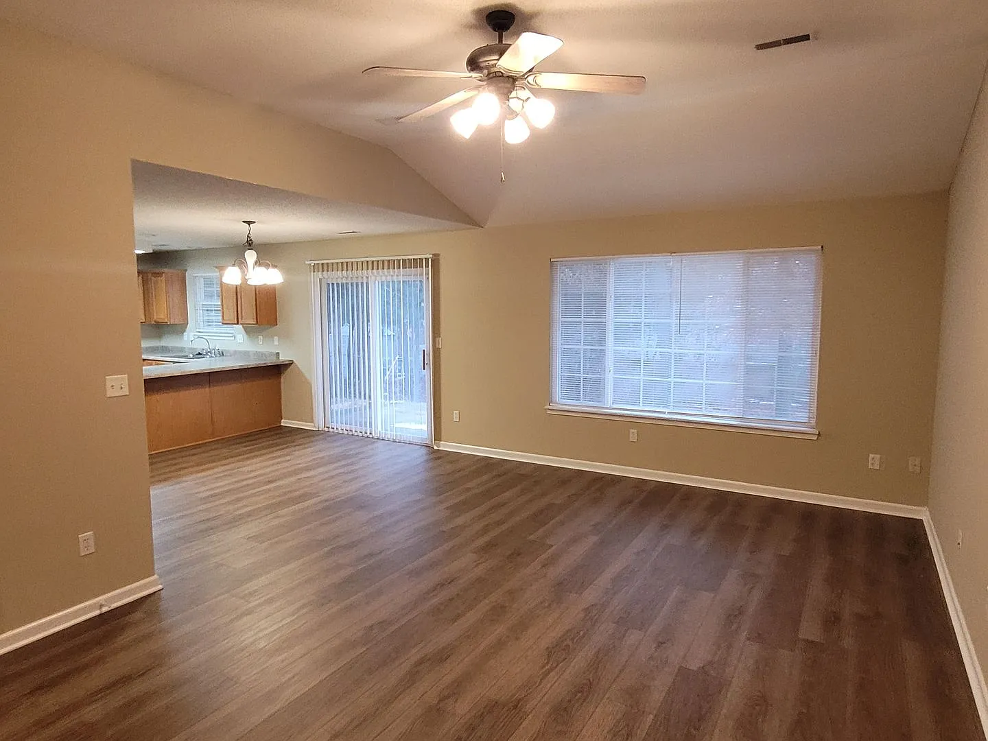 3 Bedroom, 2 Bath House — Photo 2