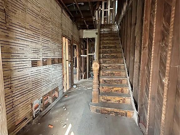 5th image of 30 Linden St