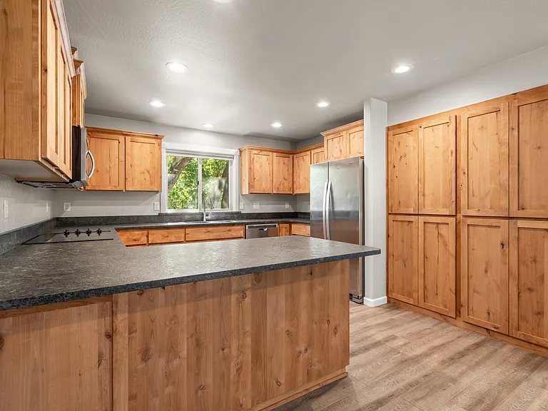 459 Hudson Ln — Photo 20