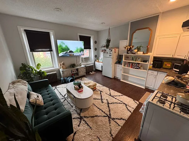 828 Corinthian Ave #5 — Photo 3