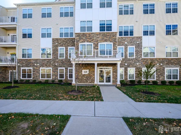 521 Lorhan Dr, Piscataway, NJ 08854