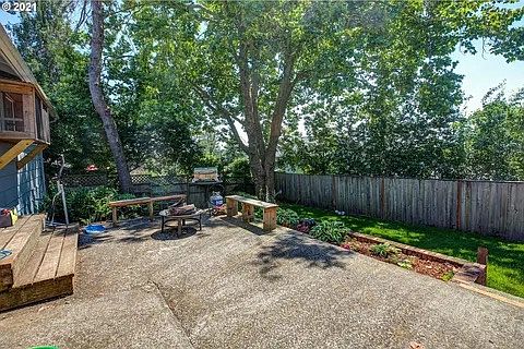 3rd image of 2060 Canemah St