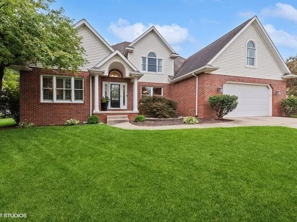 242 Moncrief Dr, Valparaiso, IN 46385
