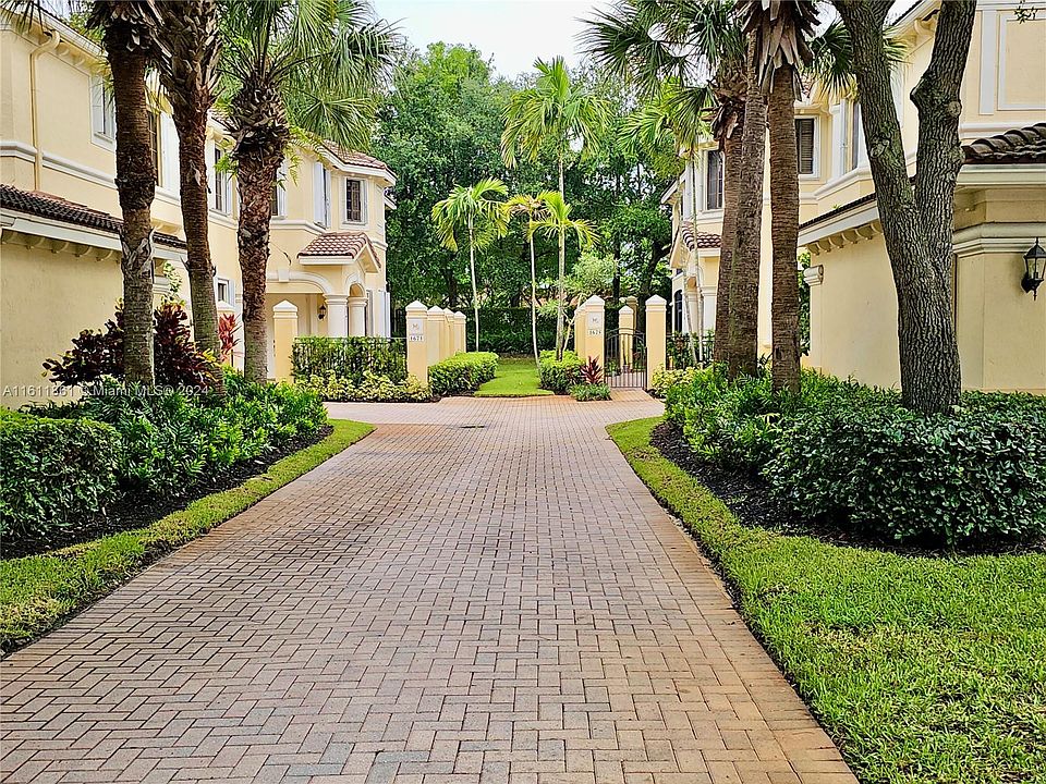 1st image of 1675 Passion Vine Cir #20-1