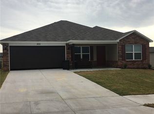820 NW 67th Ave, Bentonville, AR 72712