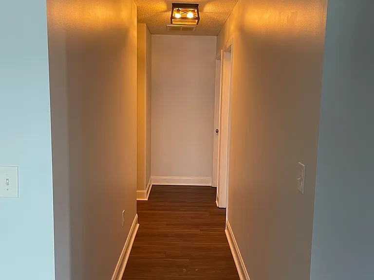 1054 Blakewood Ct — Photo 8