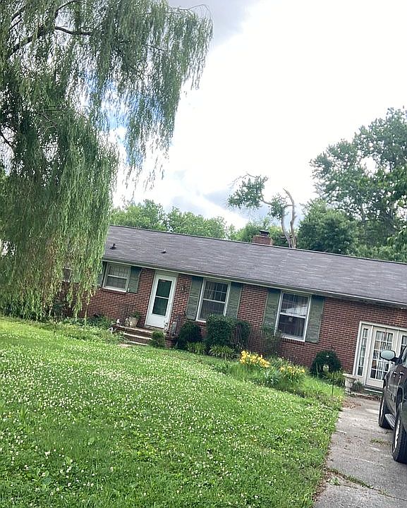 1st image of 816 Maple Hill Dr