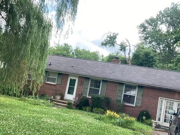 816 Maple Hill Dr, Tullahoma, TN 37388