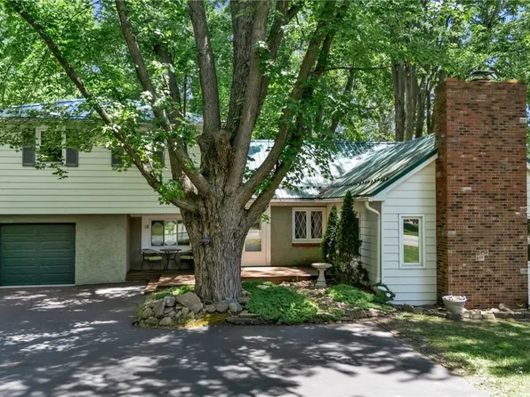 1715 Hopkins Rd, Getzville, NY 14068