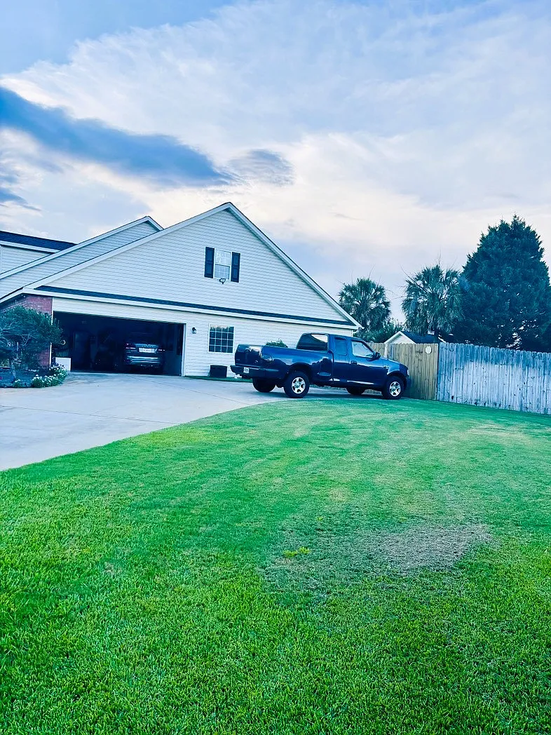 4 bed, 2788 sqft, $750 — Photo 2