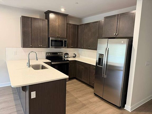 4th image of 1081 Mountain View Dr