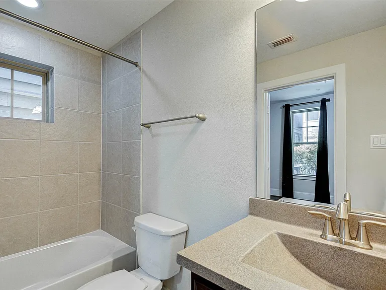 720 N Shepherd Dr — Photo 25