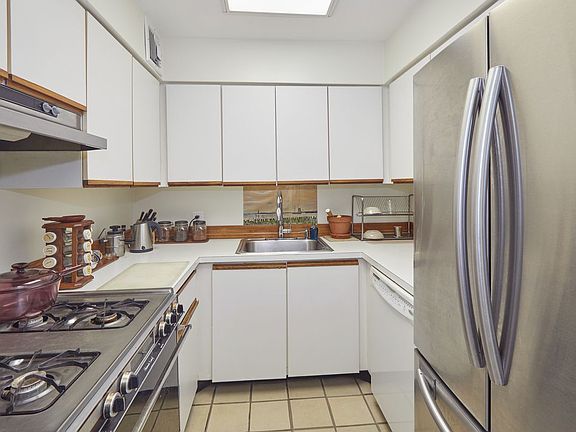 3rd image of 18 E 12th St APT 3D
