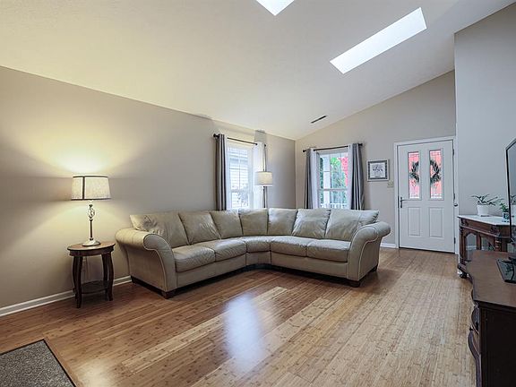 5th image of 2560 Bridgewood Dr