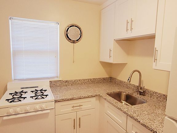 4th image of 1201 N Courthouse Rd #1215-101