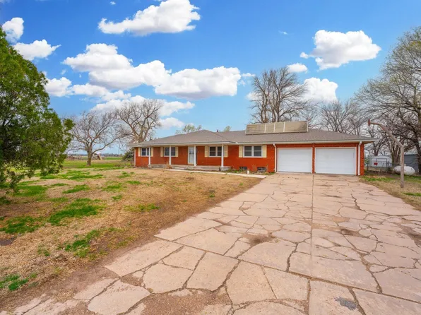 210 SE 48th St, Newton, KS 67114