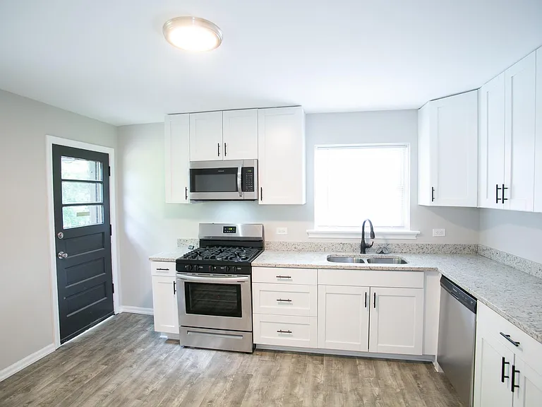 8837 S Talman Ave — Photo 4