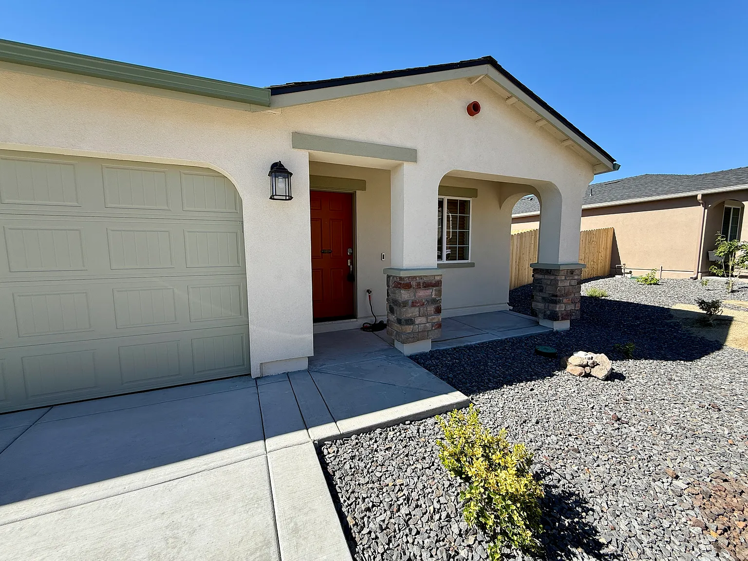 3 bed, 1207 sqft, $2,350 — Photo 2