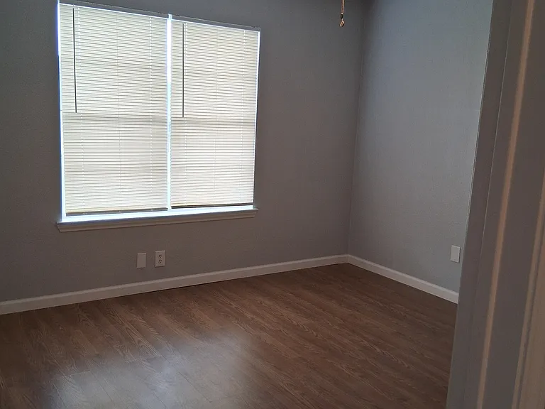 415 Andricks Dr — Photo 5
