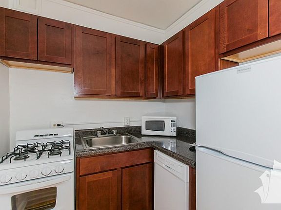 5th image of 550 W Arlington Pl #703A