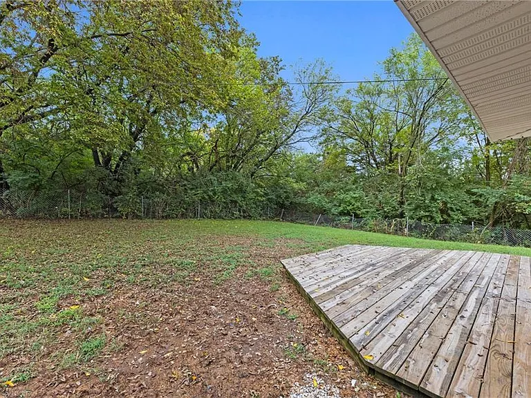 9217 Oak St — Photo 10