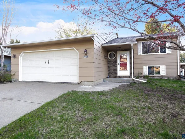 2212 S Melanie Ln, Sioux Falls, SD 57103