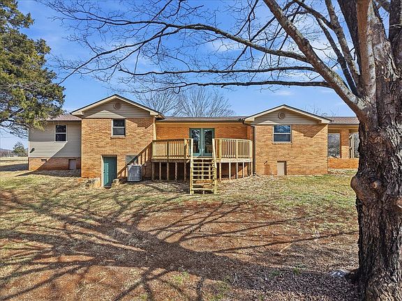 5th image of 220 Phyllis Dr