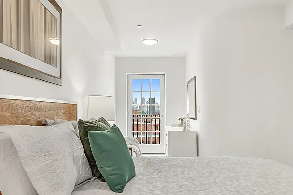 Sold by Amorelli Realty | media 11