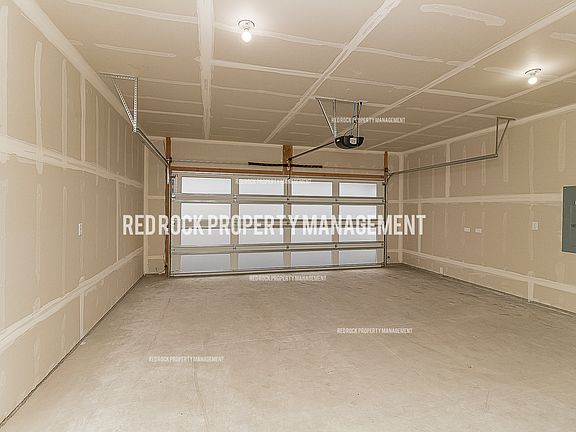 3rd image of 610 E Crescent Dr